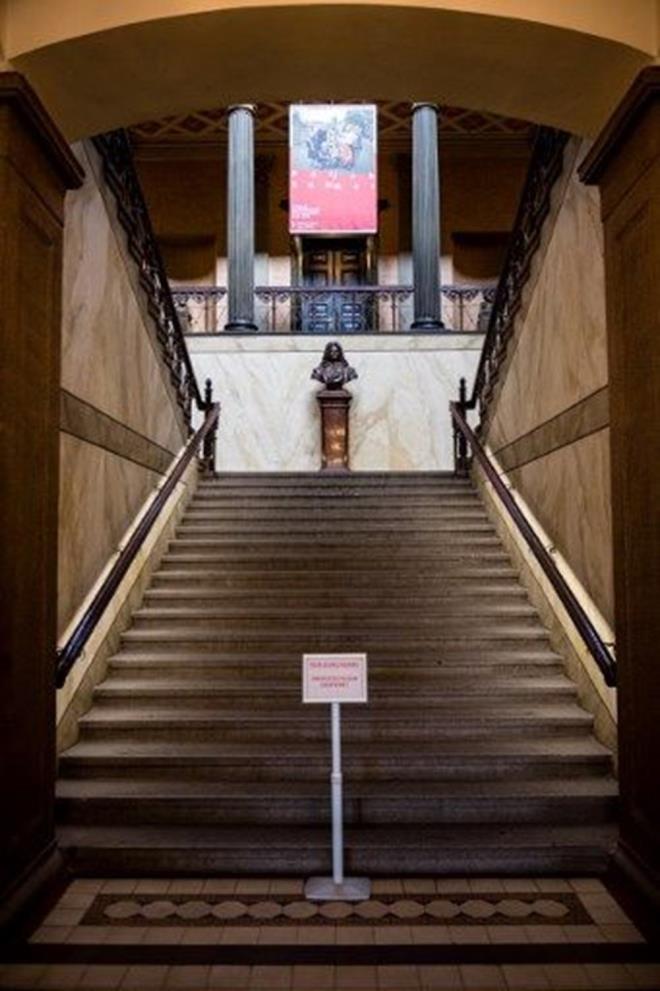 Hannover Belediyesi, Covid-19 tespit edilenlerin tedavisi iin kentte bulunan fuar alannda 500 yatakl hastane kurulacan aklad.    Daha nce Berlin eyaleti, Covid-19 hastalar iin 1000 yatakl hastane kurulmas karar almt.