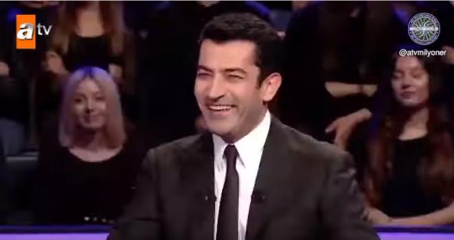 Hocam aradm. 'Hocam ok yoruldum, azm yzm kurudu daha gideyim mi?' dedim. 'Neredesin sen' dedi. 'Manisa Salihli yazyor hocam' dedim. 'Ben seni aramay unuttum geri dn abuk' dedi. Gece yars geri dndm Kenan abi."