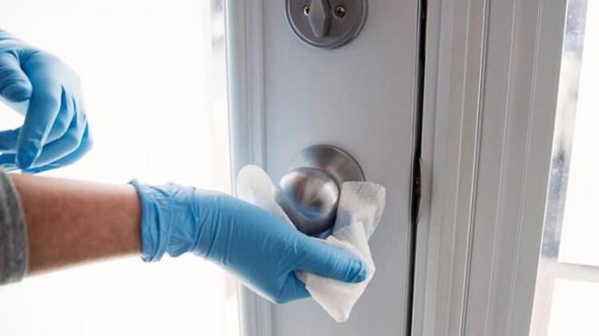 Market sonras rnleri eve alrken nelere dikkat etmeliyiz?   <br>  ncelikle evimize geldiimizde stmzdekileri karp mmknse balkonda, balkonumuz yoksa kimsenin kullanmad bir odada havalanmaya brakalm. Ayakkablarmz evin dnda karalm.