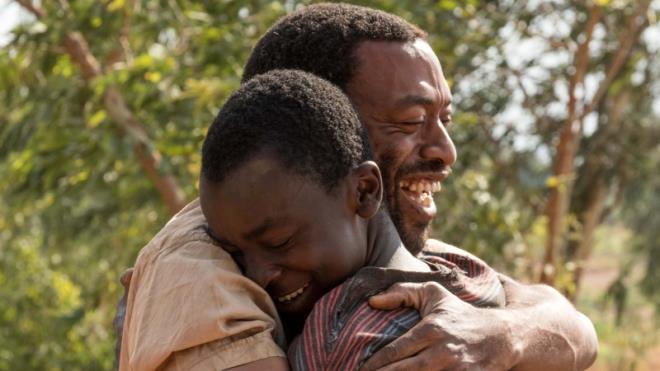 Zor artlarda okuyan bir ocuun ele alnd Rzgar Dizginleyen ocuk filmi, ktlk sorunu yaayan kyde bir ocuun icat ettii rzgar glnn hikyesini anlatyor. Hem eitici hem de ders karlabilecek bir film.