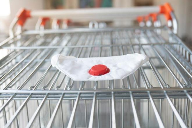 Paket serviste ambalaj kaynakl bulama riskini en aza indirmek iin paket ierikleri temiz tabak ya da kaplara boaltlmal, restorandan gelen kaplar ve poetler pe atlmal, sonrasnda eller doru ekilde ykanmal veya dezenfekte edilmelidir.