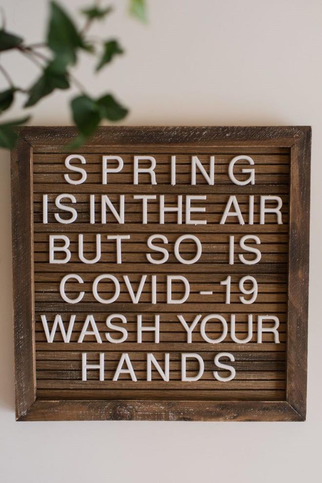 Head, "Kovid-19 vakalarnn scaklk ve nem gibi evresel deiikliklere tepki olarak azalp azalmayaca henz kantlanmad. Gneydou Asya ve Orta Dou gibi yksek s ve nemin olduu blgelerde ok sayda vaka var. Yaz geldike vaka saysnn dp dmeyeceini henz bilmiyoruz, ama bence bunun gereklemesi pek mmkn deil" aklamasn yapt.