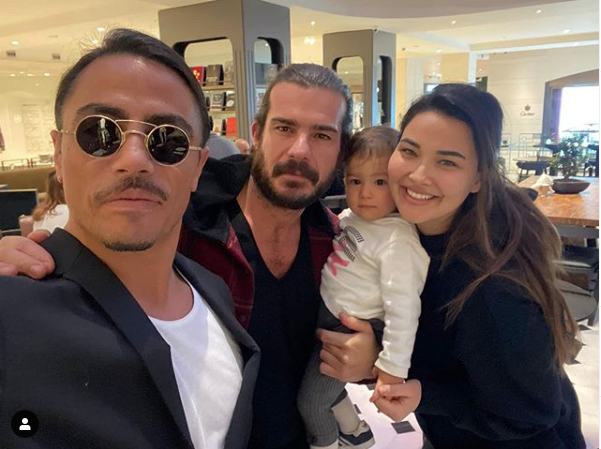 ''Hayatmda yaadm en zor gnler olabilir. Gelecek kaygs, lm korkusu, gvende olmama hissi... Virsten te herkesi saran o korku beni de sard. Her eyi tarttm, sorguladm. Ve dedim ki: Hakan bu sana verilmi ikinci bir ans olabilir..."