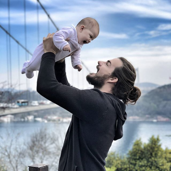 Hakan Hatipolu, vakalarn grld Dominik'ten dndkten sonra kendisini karantinaya ald. -Survivor ekimleri iin bir dnem Dominik'te bulunan Hakan Hatipolu, herhangi bir rahatszl olamamasna ramen kendini ev karantinasna ald.