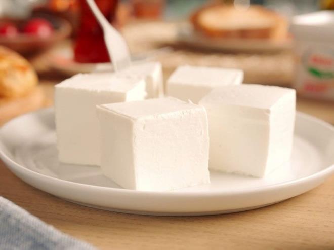 Yumuak Peynirler<br>  Krem peynirler, szme peynirler gibi yumuak dokulu peynirleri derin dondurucuda muhafaza etmeyin. nk zldklerinde suyunu brakan korkun bir hal alrlar. Bunun yerine edar gibi daha sert peynirleri derin dondurucuda saklayabilirsiniz.