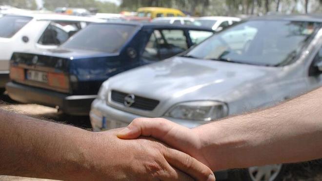 Doktordan, itfaiyeciden, memurdan, imamdan araba  <br>  En bilinen sat taktiidir. Doktor, imam, mhendis, retmen, memur ya da itfaiyeciden alnan arabann herhangi bir zellii yoktur. Unvanlarn kullanarak satmaya alrlar. Bu aralarn iyice kontrol ettirilmesi gerekir.