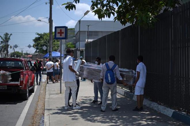 Ekvador'da salgn nedeniyle hkmet olaanst hal ilan etti ve hastaln yaylmasn kontrol altna almak iin de sokaa kma yasa uygulanyor.