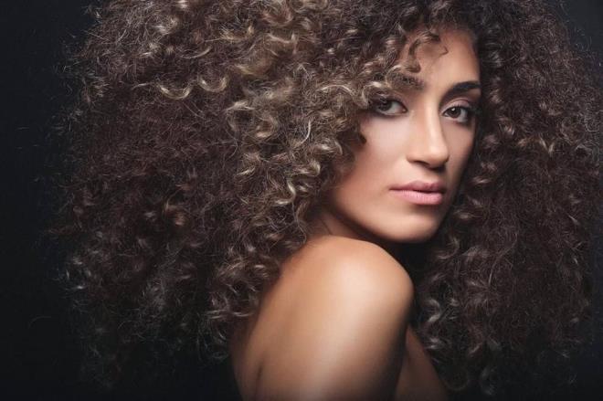 DLAN ITAK TATLISES<br>    brahim Tatlses'in kz Dilan tak Tatlses de corona virse yakaland. Tatltes, haberi sosyal medya hesabnda yapt u paylamla duyurdu: "Eklem arlar, tat ve duyu kayb ikayetlerim zerine yaptrm olduum covid-19 testi pozitif kmtr."