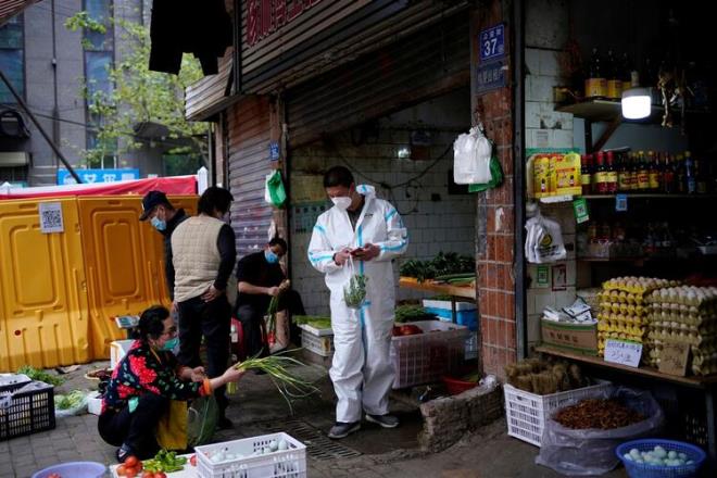 Oklu kirpi, Afrika misk kedisi ve kaplumbaa gibi hayvan yetitiren vahi yaam iftlikleri kapatld.