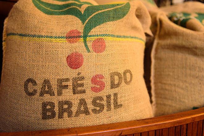 Dnyann en byk kahve reticisi ise Brezilya&#8217;dr. Tketilen tm kahvenin yzde 40&#8217; Brezilya kaynakldr. Brezilya&#8217;nn ardndan ikinci sray Vietnam alr.