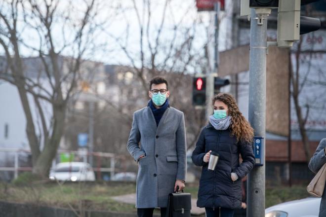 BELRT GSTERMEDKLER N NLEM ALINMADI  <br>  Benzer ekilde, talya'da corona virsten ilk lmn gerekletii ve u anda tamamen karantinaya alnan kuzey talya kasabas V'da 3000 kiilik tm nfus test edildi. Aratrmaclar, nfusun nemli bir ksmnn, yaklak yzde 3'nn, zaten nceden enfekte olduunu fark ettiler, ancak vakalarn ou tamamen asemptomatik olduu iin blgede nlemler erkenden alnmadn vurguladlar.