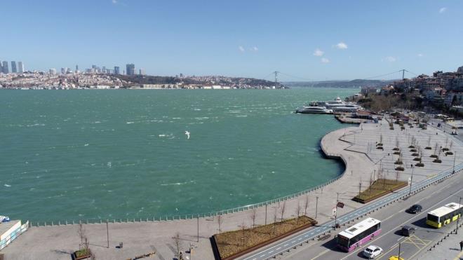 stanbul Boaz&#8217;ndaki alk olunmayan bu durum havadan grntlendi.