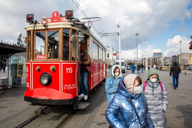 Trkiye dahil, Avrupa, Ortadou ve Afrika' da 14-75 ya aras katlmclarla yaplan "Coronavirs Etkisi Aratrmas" salgn sebebiyle deien alkanlklar verilerle gz nne serdi.