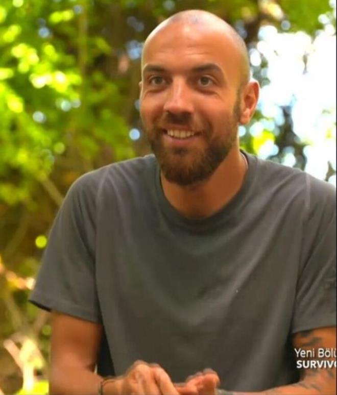 Nisa&#8217;nn teklifinden sonra kendi teklifini geri eken Sercan,'Nisa'ya kyamyorum o yesin' dedi. Takm arkadalarnn da ak artrmaya girmesini engelledi. Sercan&#8217;n bu hareketi 'ikili arasnda ak m var' sorusunu akllara getirdi.