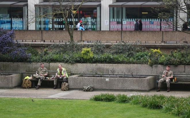 ngiltere 3,5 milyon adet antikor testi aldn duyurmutu. Hamilelik testi gibi kullanlan antikor testiyle lkede hastal atlatanlarn hzlca gnlk yaama kazandrlmas hedefleniyordu. Kitler Amazon ve eczaneler yoluyla datlyor.