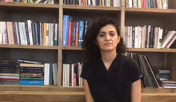 Entbasyonun, solunum veya solunum yolu gvenliinin bozulmas ya da bozulma riski olumas halinde hastann havalandrlmas iin gerekletirilen bir ilem olduunu dile getiren Bursa ehir Hastanesi Youn Bakm Uzman Dr. Glbahar alkan, &#8220;Bu ilem gerekletirilirken salk personeli hasta ile yakn temasta bulunuyor. te tamda bu ilem srasnda kullanlan bu kabin sayesinde koronavirsn bula riskine kar personeli koruyor&#8221; dedi.
