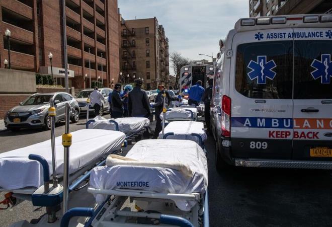 ABD'DE YARIM MLYONA YAKIN VAKA VAR  <br>  ABD ise virsn yeni merkez ss haline gelmi durumda. lkede aklanana son verilere gre 435 bin 160 Kovid-19 vakas var.Yeni tip korona virse bal semptomlar nedeniyle yaamn yitirenlerin says da 15 bin 238'e sram durumda.lke aramba gn korona virsten bin 922 lm kaydetti. Bu oran dnya genelinde u ana kadar Kovid-19'dan tek gnde verilen en yksek kayp olarak tarihe geti.