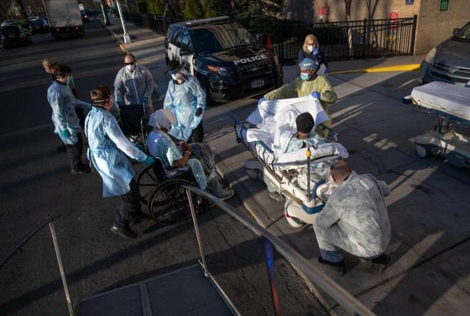 "90&#8217;dan fazla lkeden, 50 binden fazla ABD vatanda, lkesine getirildi"<br>  ABD Dileri Bakan Mike Pompeo da toplantda Bakanlnn yapt son almalara ilikin bilgi verdi. 29 Ocak&#8217;tan bu yana 90&#8217;dan fazla lkeden, 50 binden fazla ABD vatandan lkeye getirdiklerini aktaran Pompeo, yurtdnda hala binlerce ABD vatandann olduunu ve geri dnmek iin kendilerine ulatn bildirdi. Pompeo, yurtdndaki vatandalarn tahliyesi srasnda herhangi bir ABD&#8217;li yetkilinin virs kaptna dair ellerinde bilgi olmadna iaret ederek "Baz lkelerdeki temsilciliklerimizde alan 3 yerel alan virs nedeniyle yaamn yitirdi, hibiri ABD vatanda deildi." dedi.