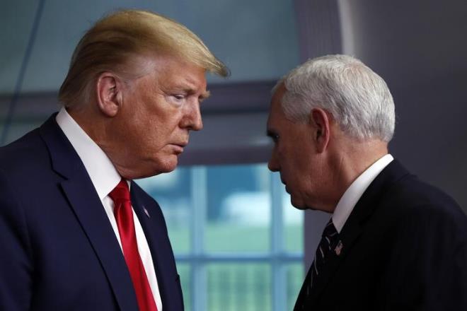 "DAHA FAZLA CESET TORBASI GRMEK STEMYORSANIZ SYASETE ALET ETMEYN"<br>  Trump, DS Genel Direktr Tedros Adhanom Ghebreyesus'un "Daha fazla ceset torbas grmek istiyorsanz, virs siyasete alet etmeye devam edebilirsiniz." aklamalarna da yant verdi.ABD Bakan Trump, "in ile ilikilerine baktm da DS'nn virs siyasiletirmekten bahsettiine inanmyorum. Bize ceset torbalarndan bahsediyorlar. DS bize doru analizleri yapsayd insanlarmza daha bir hizmet verirdik." eletirisinde bulundu.