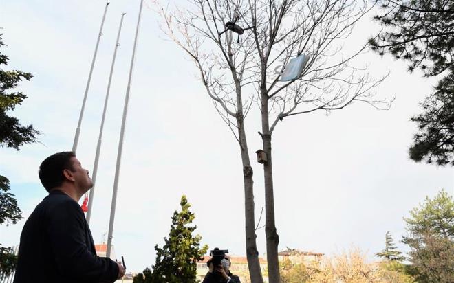 ileri Bakanl'nn koronavirs tedbirleri kapsamnda yaynlad genelgeyle 65 ya ve st kiilerin sokaa kmas yasak.