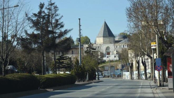 KONYA'DA SOKAKLARINDA SESSZLK HAKM  Konya'da koronavirs salgnna ynelik alnan tedbirler kapsamnda ilan edilen 48 saatlik sokaa kma yasayla birlikte cadde ve sokaklarda sessizlik hakim oldu.