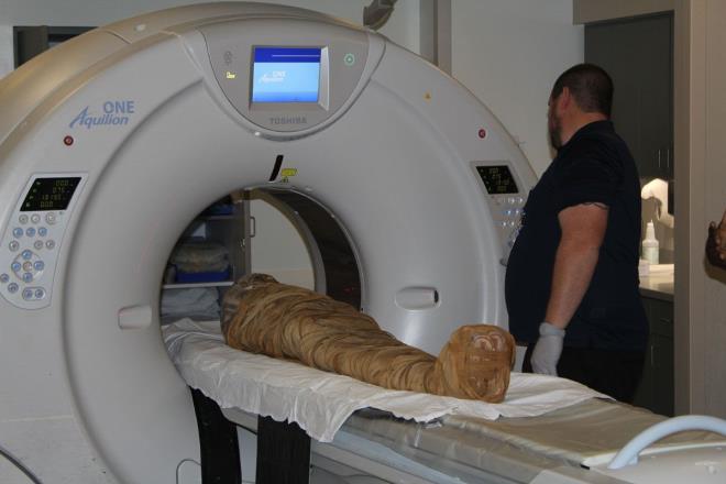 Vatandalarmz, hastaneye gitmelerini zorunlu hale getiren nefes darl, dmeyen ate gibi ikayetleri bulunmad srece, sadece kendilerinde corona virs hastal bulunup bulunmadn anlamak iin acil servislere bavurmamaldr&#8221; dedi.