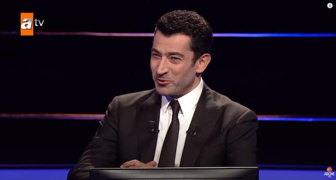 nl oyuncu Kenan mirzalolu'nun baarl sunumuyla ekranlara gelen Kim Milyoner Olmak ster'de yarmac adayna sorulan spor kategorisindeki soru sosyal medyann gndemine oturdu. 30 bin TL deerindeki "Futbolcuyken Trkiye'de en st ligde gol kral olan teknik direktr hangisidir?" sorusu merak edildi.