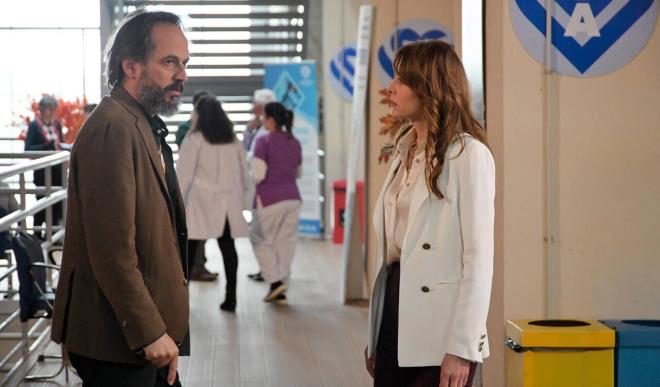 Peki Hekimolu dizisinin son blmnde neler olmutu?  <br>  Hekimolu, aksi yndeki uralarna ramen Vahap&#8217;la yzlemek zorunda kald. Vahap Hekimolu&#8217;nun istifasn istedi.