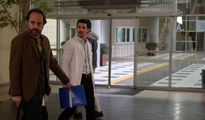 Her blm heyecanla takip edilen fenomen dizi Hekimolu,  Altn Kre dll House M.D&#8217;nin Trkiye uyarlamas olarak Kanal D ekranlarnda frtnalar estirmiti. Oyuncu kadrosu ile de alk toplayan dizi sal akamlar seyircisiyle buluuyordu.