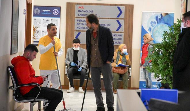 Geen haftaya kadar yeni blmleri yaynlanan dizinin stok blmleri maalesef bitti. Sal akam yeni blm sabrszlkla bekleyen seyirciye kt haberi Kanal D duyurdu. Hekimolu yeni blm yayn akndan kaldrld.