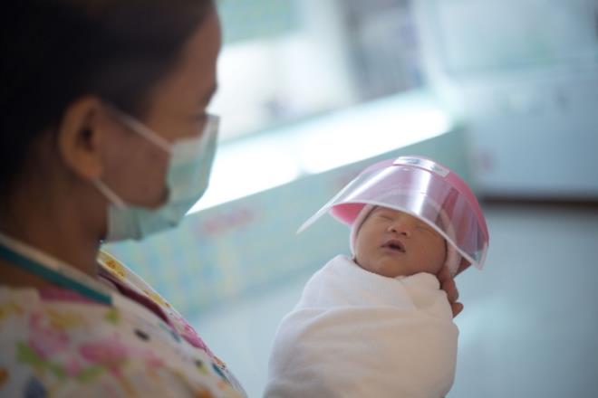 Bangkok'a yeni doan bebekler iin koronavirs nlemi...