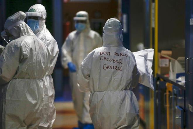 "Bence virsle alakal yaananlar, bize gsterilen ya da sylenilen gibi deil. Ancak insanlar buna inanyor. Televizyonlardaki korku senaryolarna inanyor."