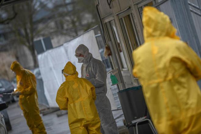 "Bill Gates'in ileri grl olduunu ya da iyi bir tahminde bulunduunu sanmyorum. Bence her eyi en bandan itibaren biliyordu."