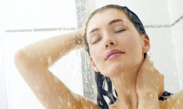 Dezenfeksiyonda kullanlan eldivenlerin i bittikten sonra karlmas ve kollarla birlikte eller ve yzn sabun ve bol su ile iyice ykanmas gerektiini anlatan Prof. Faruk Yorulmaz, "Mmknse banyo yaplarak tm vcut temizlenmelidir. Dezenfeksiyonda kullanlan paspaslar, fralar, bezler dikkatle temizlendikten sonra kaldrlmaldr. zerinde dezenfektan kalntlarnn kalmamasna, insanlarn solunumla alaca biimde buharlaan dezenfektan kullanlmamasna zen gsterilmelidir. Dezenfeksiyon zararl mikroplardan korunmak iin ok nemli, ancak bir zararly yok ederken dezenfektann zararl etkilerine de maruz kalnmamal" eklinde konutu.