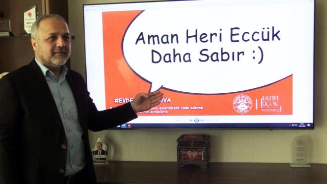 Suluova le Belediye Bakan Fatih ok, "Malum korona virs tm dnyay etkisi altna ald. Suluova&#8217;mz da tabi bundan nasibini ald. Biz bir bilin oluturmak farkndalk yaratmak adna ilk balarda evde kalnz, dar kmaynz sloganyla baladk. Fakat daha tesirli olmas asndan bilboardlar daha etkin kullanmay dndk. Bununla ilgili klasik yntemlerle evde kal ars tabi ki insanlar zerinde etki etti. Saolsun Suluova&#8217;mz bizim bu arlarmza kulak verdi. Ama daha etkili olmasn dndk. Birazda olaya mizah katmak istedik. Halk arasnda nceleri kullanlan ama bir mddet sonra unutulmaya yz tutmu kelimeler seilerek, evde kalmalar konusunda hem kiisel sosyal medya hesabmzdan, belediyenin hesabndan bilboardlarmzdan o mizahi bir dille uyarmaya altk. Eylenmek kelimesi gibi bir an nce eve gitmeleri ynnde ki uyarlar gibi zellikle Amasya&#8217;mzn Trkiye apnda bilinen kelimesiyle, heri kelimesiyle uyarmaya altk. ok da ses getirdi. Bizim bu yaptmz paylamlarn nnde fotoraf ekinenler, kendi sosyal medya hesaplarndan paylaanlar oldu. Suluova&#8217;mza bu vesileyle ben teekkr ediyorum" diye konutu.