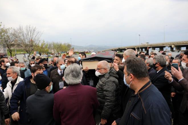 Haydar Ba ve ailesinin oturduu Akaabat'a bal Sarta Mahallesi ise, koronavirs tedbirleri kapsamnda karantinaya alnd.Haydar Ba iin Ortahisar ilesi Yeni Mahalle'deki sahil fuar alannda ikindi vakti cenaze treni dzenlendi.