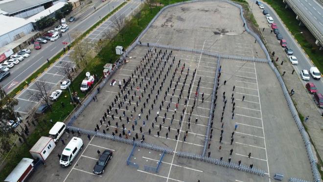 BTP Lideri Haydar Ba, memleketi Trabzon'da, ailesinden 8 kii ile 'Covid-19' testleri pozitif knca hastanede koronavirs tedavisine alnd. Akaabat ilesindeki zel hastanede 4 gndr tedavi gren Ba, solunum desteine ihtiya duyunca Kanuni Eitim ve Aratrma Hastanesi'nde youn bakm servisine alnd. Haydar Ba, doktorlarn tm mdahalelerine ramen dn sabaha kar yaamn yitirdi.