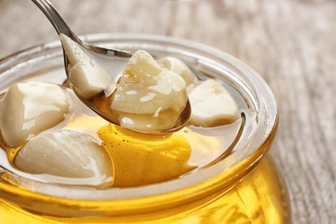 Sarmsak  <br>Potasyum minerali, A vitamini, C vitamini ierir. Kan phtlamasn nleyerek damarlarn tkanmasn da engeller. Kan basncn ayarlarken kalp ve damar rahatszlklar iinde mucize bir besindir.