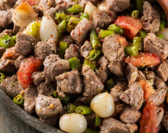 Et ve et rnleri<br>  Krmz etin doymu ya ierii yksektir. Balk, tavuk, hindi etinin tercih edilmesi daha doru olacaktr. Balk, ierisinde omega-3 ya asitlerini bulundurur, bu ya asidi eidi ise HDL denilen iyi kolesterol miktarn artrmaktadr.