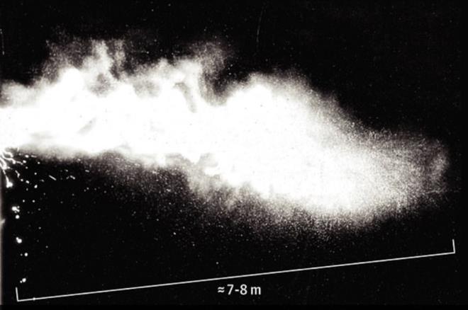 CORONA VRS 8 METREYE KADAR LERLEYEBLR  <br>    Bu durumun, corona virs ile enfekte olan kaynan yedi ile 8 metreye kadar ulaabilen bulac ve 'trblansl' bir gaz bulutu yaratt ifade edildi.    te yandan, nemli ve lk havann trblansl gaz bulutunun, ierdii damlacklarn normalden daha uzun sre buharlamadan kalmasna yol at uyars yapld.