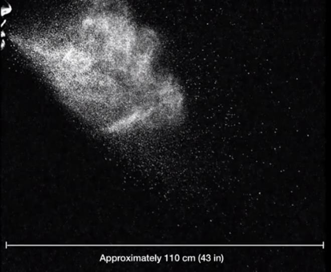Salkl bir insann haprma annn kaydedildii video klip 25 saniyeden bir buuk dakikaya kadar yavalatld. Bilim insanlar, nemli ve scak bir atmosferde ksrk ve haprmalarla atlan viral damlacklarn, saniyede 10 ile 30 metre arasnda bir  hzla seyahat edebileceini gsterdi.