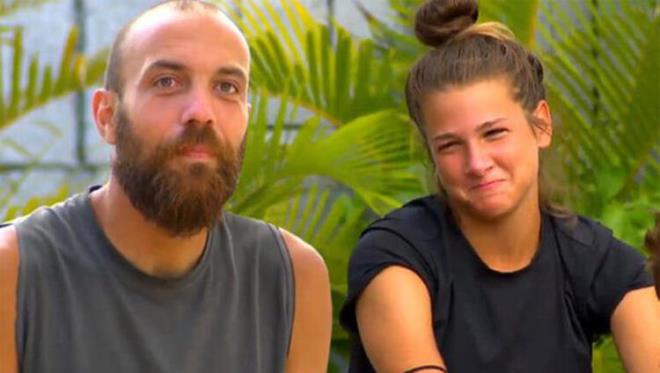 Survivor Sercan'n ak artrma srasnda yapt jest sonras akllara Sercan Nisa'dan m holanyor sorusunu getirmiti.