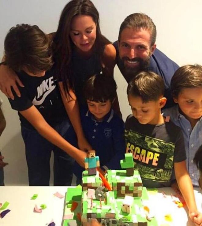 DDEM UZEL<br>  Kalbimde koca bir aryla uyandm bu sabah. Sen elimize doan melek... O gzel gl annenin melei... kelimelerin yetersiz olduu anca bir anann anlayabilecei... Sen gittin ya melek... nce anne babana sonra sevenlerine sabrlar diliyorum... Huzur iinde uyu panikomuz...