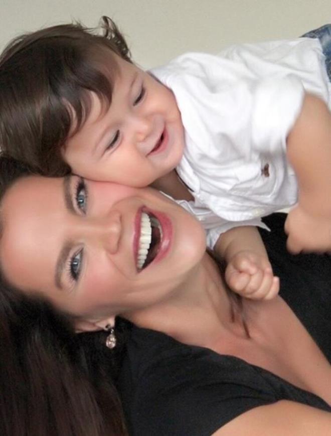 MERAL KAPLAN<br>  Allah kimseyi evladndan ayrmasn. ok zgnm. Ban sa olsun