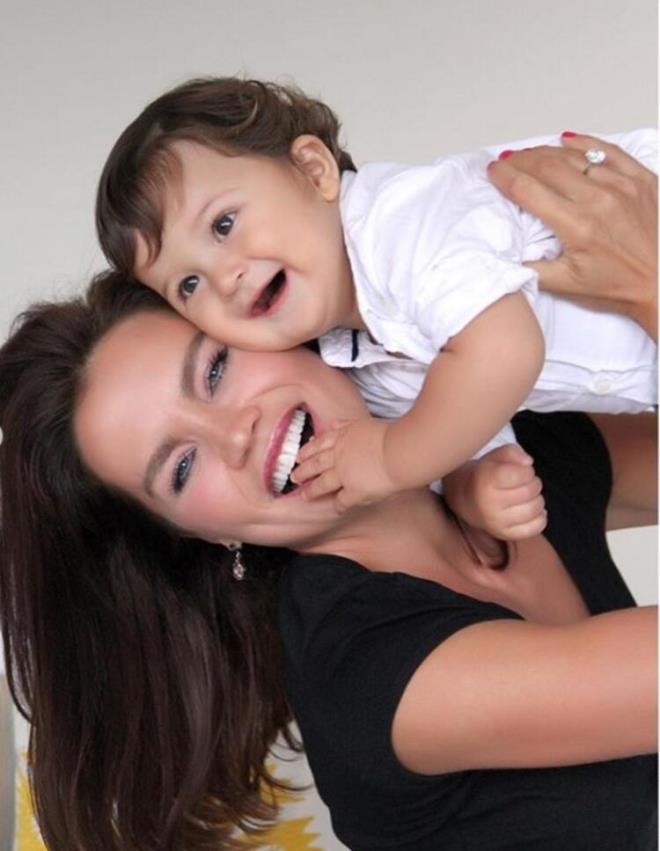 SNAN AKIL<br>  Ne diyeceimi bilemiyorum...Yerimden sarsldm...Melek gibi bir ocuk kaybettik... Nefesinde bile masumiyet kokusu vard... PARS(Paniko)....ok ama ok zgnm... Ebru'nun,Harun Tan'n, Beren'in ve tm onu tanm olanlarn ba sa olsun... Baka bir ey diyemiyorum.