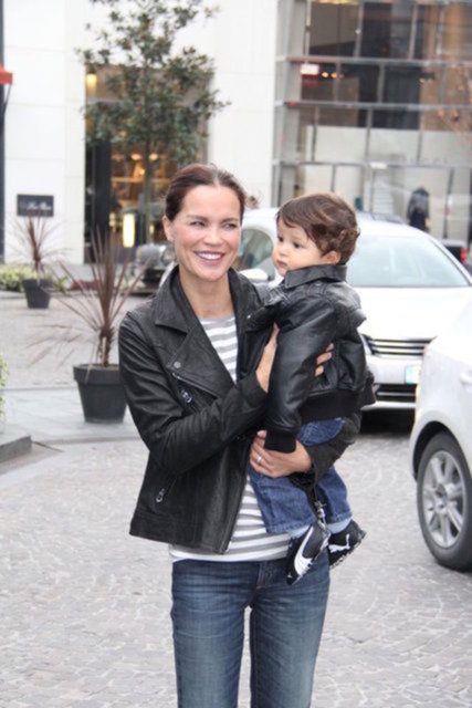 u an durumu iyi ama onun okuluna ara vermemiz gerekti. Koturmaca iinde bir yl geirdim. Her ey insanlar iin, her eyi yaayabiliyoruz. Ben ok sabrl bir insanm. Hep pozitif bir ekilde enerjiyi iten ykseltmek lazm." ifadelerini kulland.