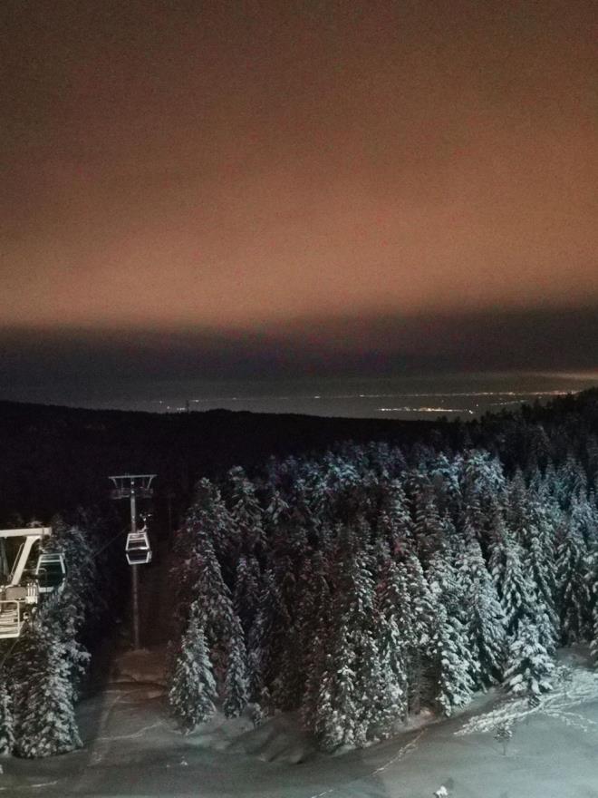 Baz fabrikalarda ise retime ara verilirken, bykehirlerde hava kirlilii azald. Bursa'da da ''evde kal'' arlarna uyulmasyla hava kirlilii azalnca ortaya kan manzaralar artt.