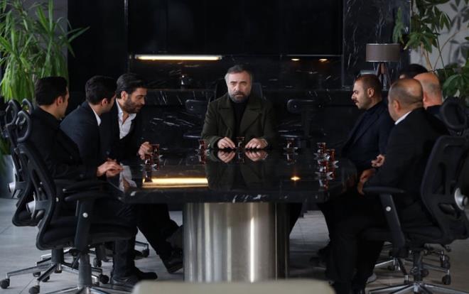 ATV ekranlarnn fenomen dizisi Ekya Dnyaya Hkmdar Olmaz dizisinde getiimiz hafta, Hzr akrbeyli'nin en yakn adam olan Hurit karakterine hayat veren Haydar iman'n diziye veda etmesi herkesi ok etti. mdi ise kan bir habere gre dizinin sezon finaline hazrland iddias gndeme bomba gibi dt.