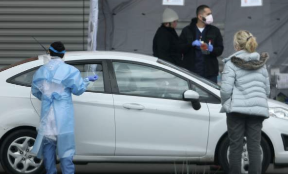 Son gnlerde Trkiye&#8217;de gnlk vaka saylarnda azalma oluyor. Bu, aktif vaka saysnn zirve noktasna daha ksa srede ulamasna ve sonra de gemesine yardmc oluyor.