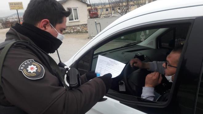 Salgnla mcadele kapsamnda Eskiehir&#8217;in yan sra Ktahya, Bursa, Sakarya ve Bolu ehir snrlarndan 220 bin nfuslu kente kara ve demir yolu ile toplu ulam aralar, zel ve yaya olarak girilerin ve klarn gece yarsndan itibaren durdurdu.